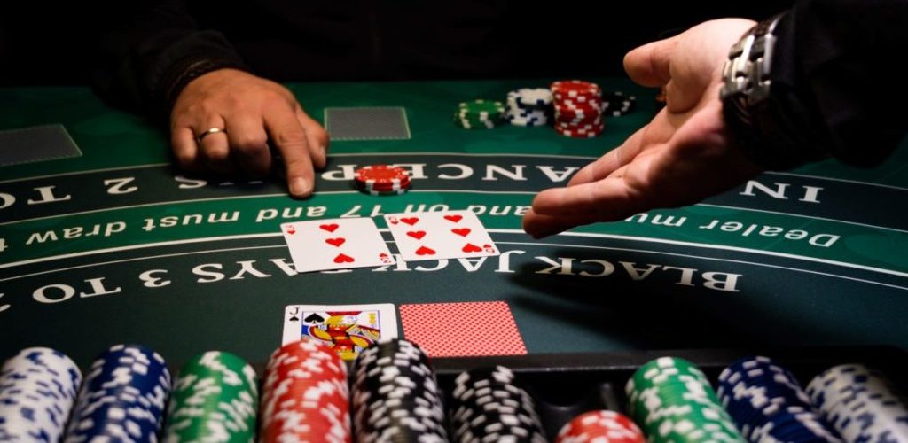 Jugar y Competir en Mesas de Blackjack