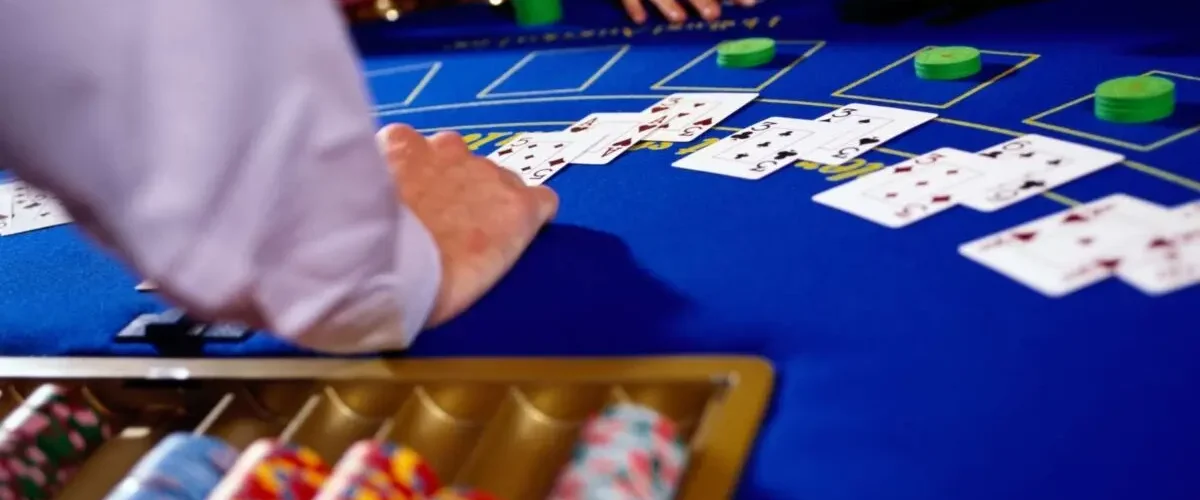 Blackjack Switch: Reglas, Estrategia Básica y Consejos para Ganar